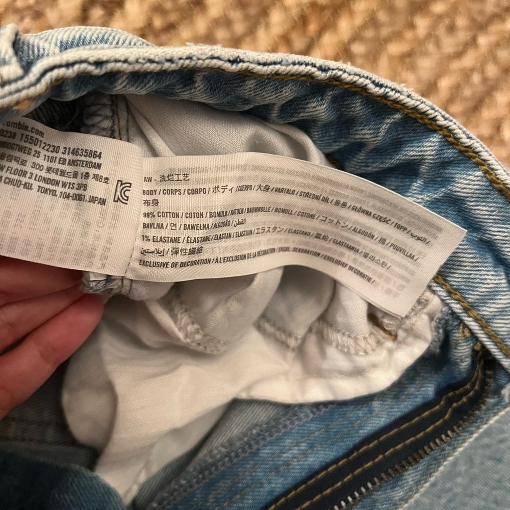 Abercrombie & Fitch High Rise Blue Jeans - Picture 8 of 8